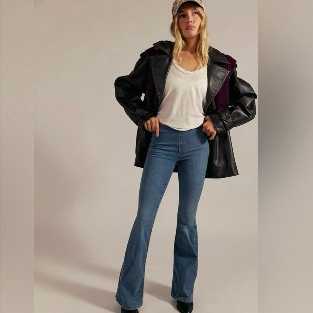 We The Free Penny pull-on stretch Flare Jeans in Blue Wash